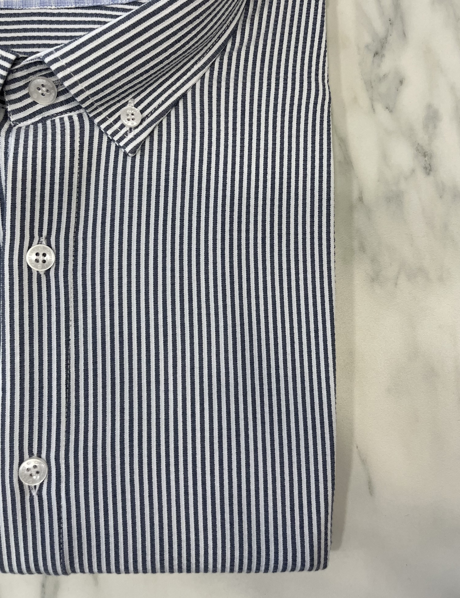 Ανδρικό μπλε ριγέ πουκάμισο με γιακά CA2522 φωτογραφία